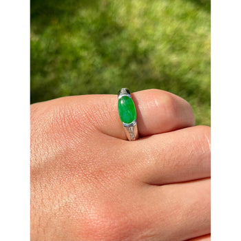 Ring con giada ovale certificata GIA e diamantini laterali in platino – Assay Jewelers