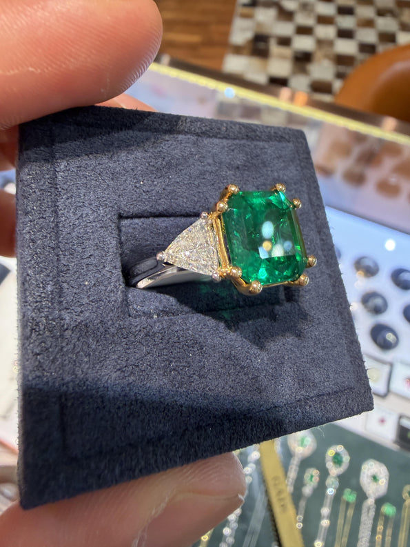 GRS Cert. 4.37 Carat Vivid Green Muzo Colombian Emerald Diamond 3 Stone Ring