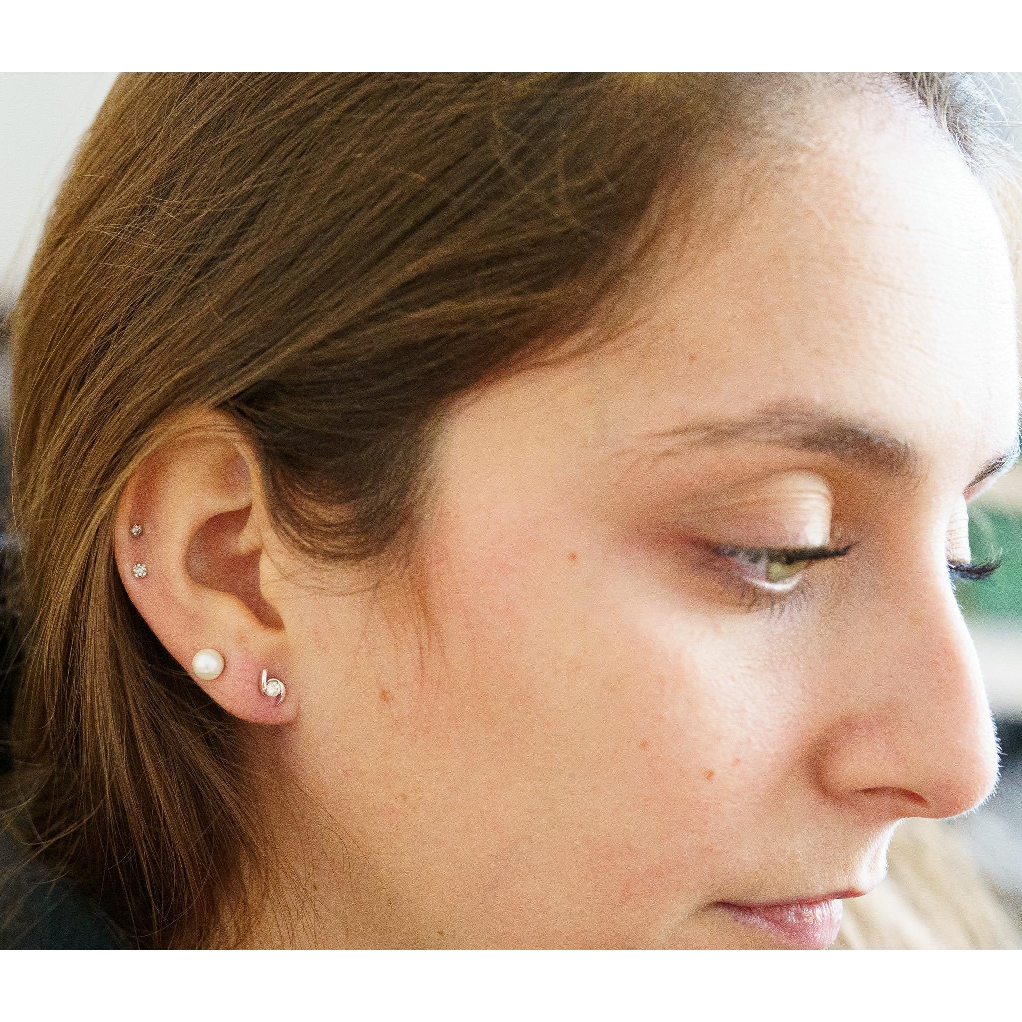 Natural 0.20 Carat Round Cut Diamond Curved Ying & Yang Stud Earrings