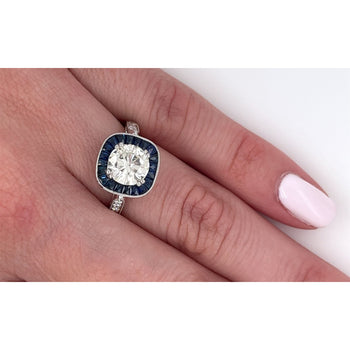 Natural da 1,40 carati, diamante taglio tondo con halo di zaffiri blu in montatura Ring Art Déco in filigrana – Assay Jewelers