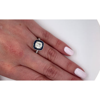 Natural da 1,40 carati, diamante taglio tondo con halo di zaffiri blu in montatura Ring Art Déco in filigrana – Assay Jewelers
