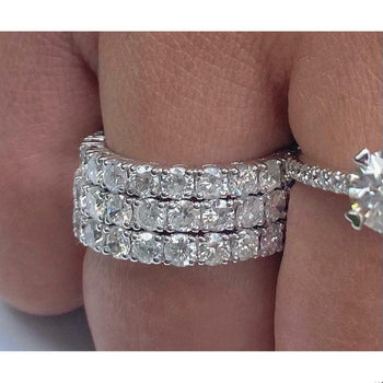 alt
Fede nuziale con diamanti naturali in montatura in oro bianco 18k – Assay Jewelers