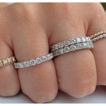 alt
Fede nuziale con diamanti naturali in montatura in oro bianco 18k – Assay Jewelers