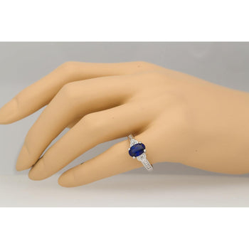 alt
Zaffiro blu naturale taglio ovale con Diamonds naturali taglio baguette in oro bianco massiccio 18k – Assay Jewelers