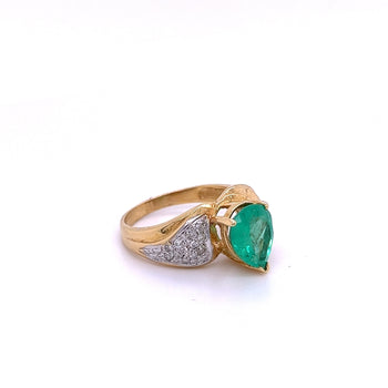 Ring con smeraldo colombiano taglio a pera e diamanti in oro giallo 14k – Assay Jewelers
