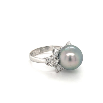 Bague cocktail style nœud papillon avec perle et diamant en or blanc 18k – Assay Jewelers