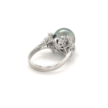 Bague cocktail style nœud papillon en perles et diamants en or blanc 18k – Assay Jewelers