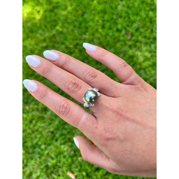 Bague style nœud papillon cocktail en perle et diamant en or blanc 18k – Assay Jewelers