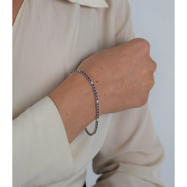 Bracelet tennis à griffes en or blanc 14K avec saphirs bleus ronds et diamants