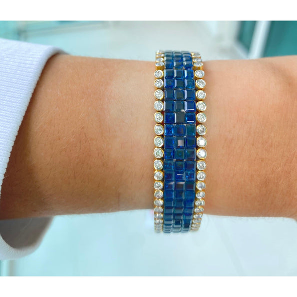 Bracelet tennis à motifs cluster en saphirs bleus taille carrée et diamants