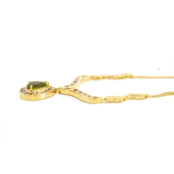 Collier Pendentif Anciens en péridot vert taille poire, avec diamants, en or jaune 18K – Assay Jewelers