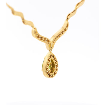 Collier Pendentif Anciens en péridot vert taille poire avec diamants en or jaune 18K – Assay Jewelers