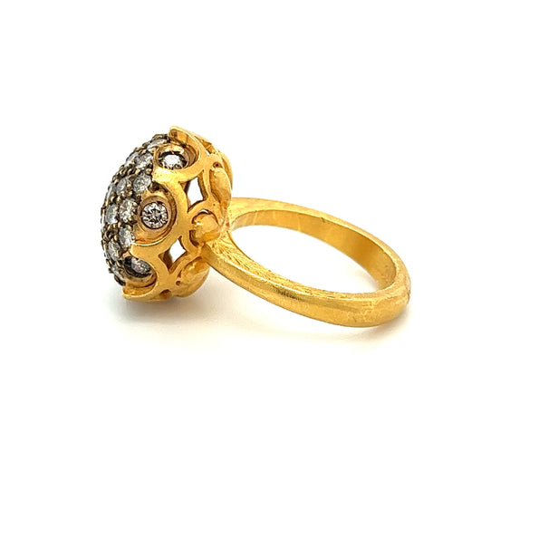 Bague Anciens rétro en or jaune 22K sculpté et cluster de diamants ronds et boule