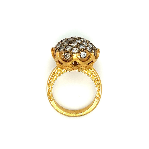 Bague cluster Anciens rétro en or jaune 22K sculpté et diamants ronds